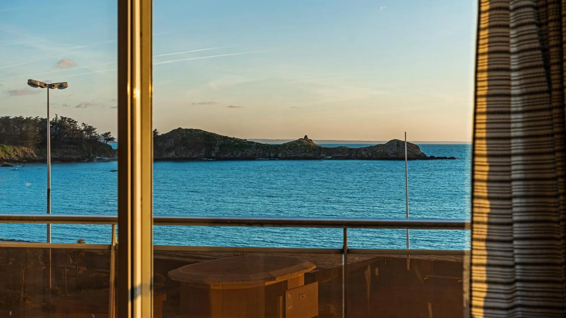 Bel Appartement Face A La Plage Erquy Daire
