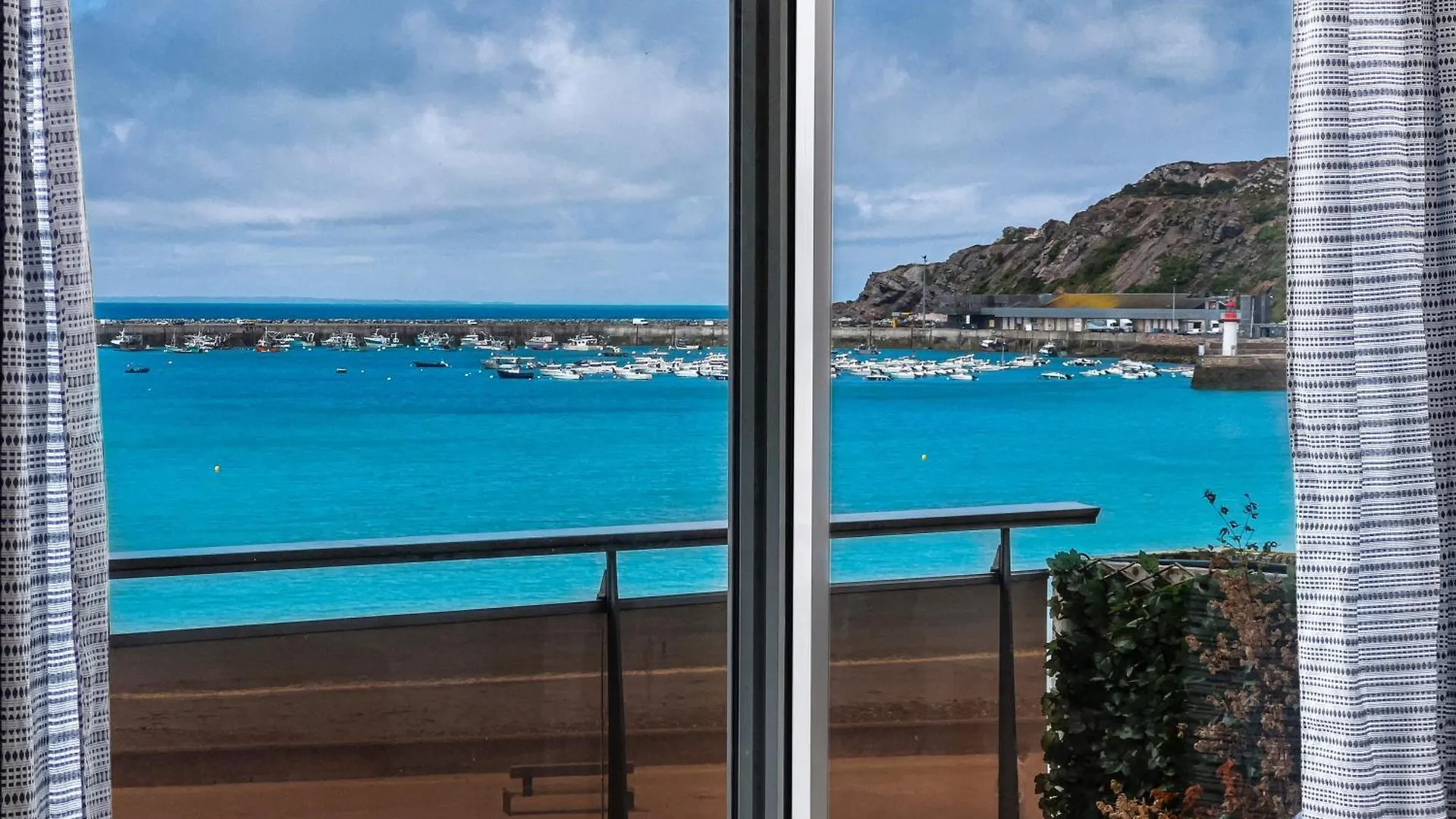 Bel Appartement Face A La Plage Erquy 0*,